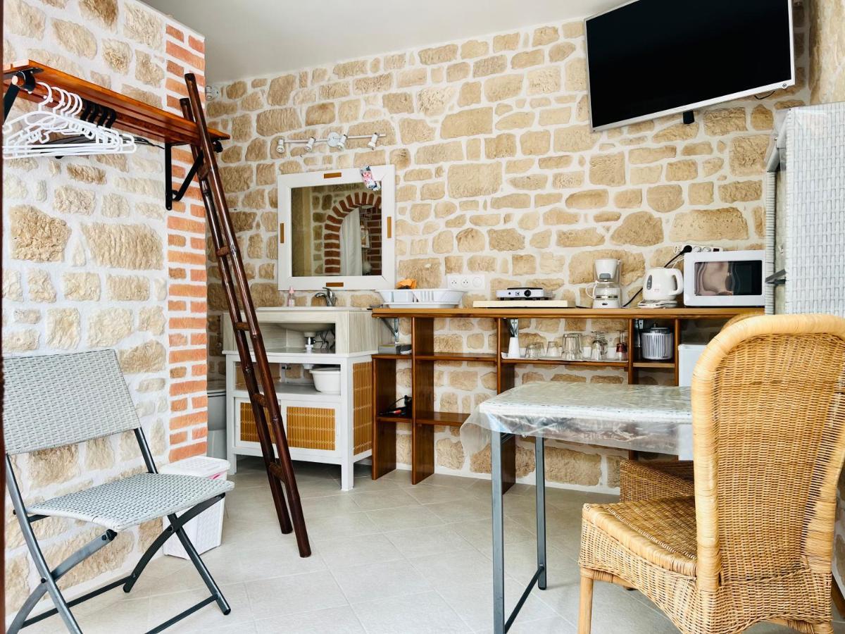 Le Mas Des Mathes, Chambres D'Hotes, Studios Les Mathes Exterior photo