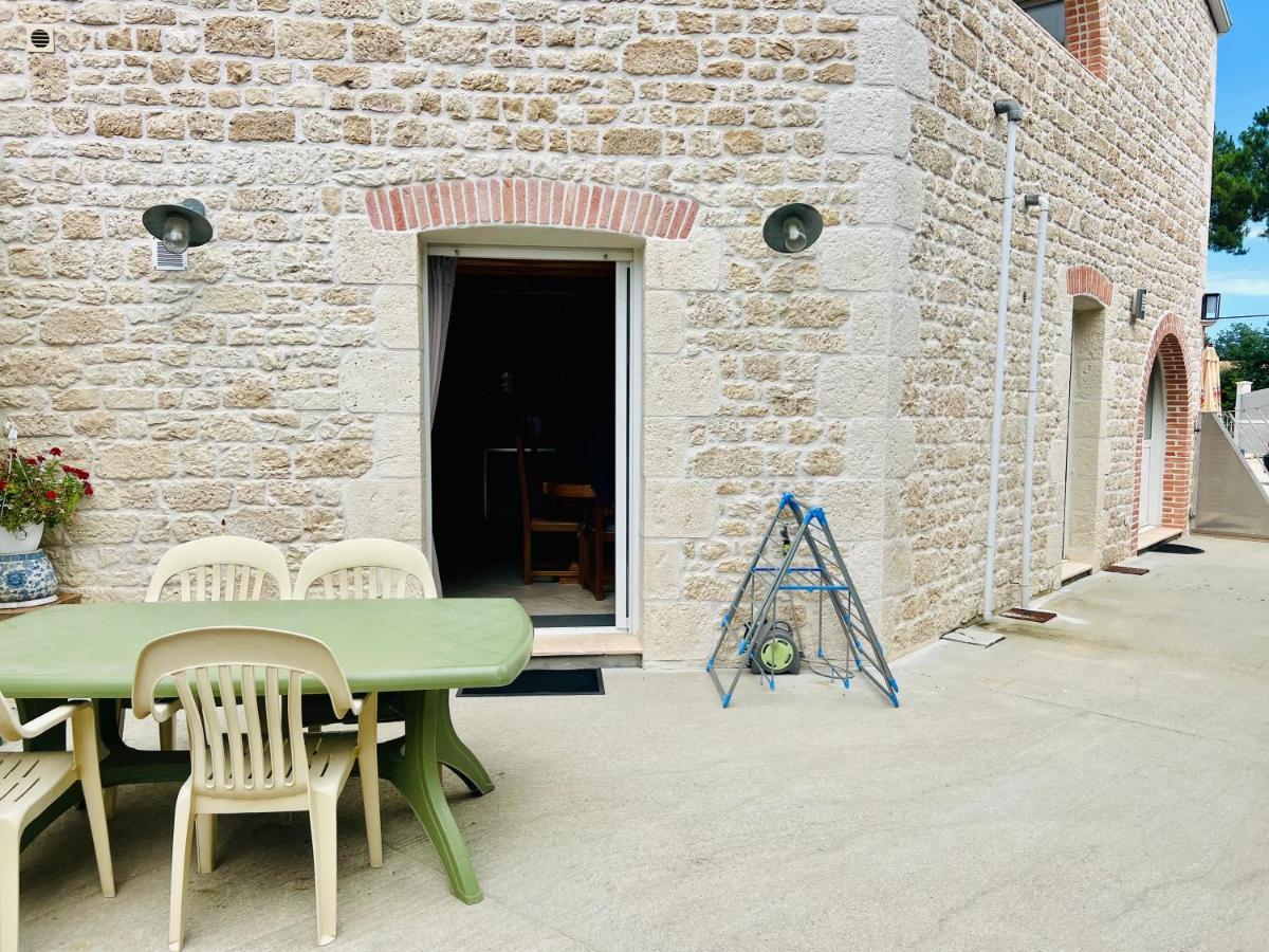 Le Mas Des Mathes, Chambres D'Hotes, Studios Les Mathes Exterior photo